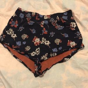 Kimchi Blue UO Navy Floral Short